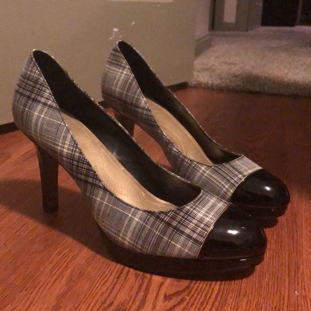 Tahari plaid heels